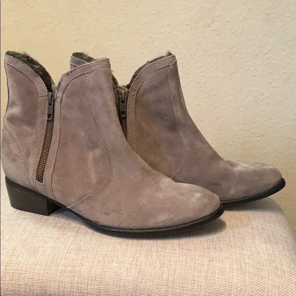 Women’s taupe booties - Picture 1 of 4